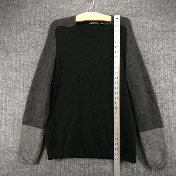 DKNY Women's Pullover Knit Sweater Black Gray Large Colorblock V-Neck Lambswool - Picture 11 of 13